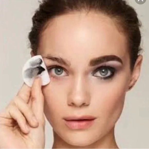 COPY - COPY - Clinique💙 - Picture 7 of 8